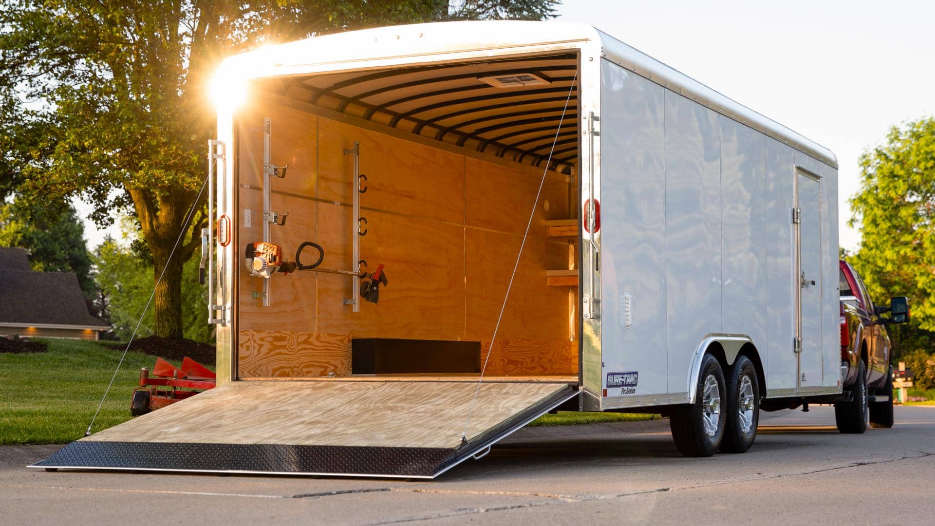 enclosed-landscape-trailer